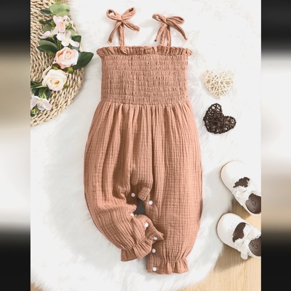 SHEIN Other - SHEIN Kids Baby Girl Shirred Frilled Bow Detail Ruffle Hem Cami 18-24mo